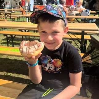 Donut na scéně 🍩😋 Snažíme se o vyváženou a pestrou stravu asi jako každý rodič – ale to jsme dělali už dávno před...