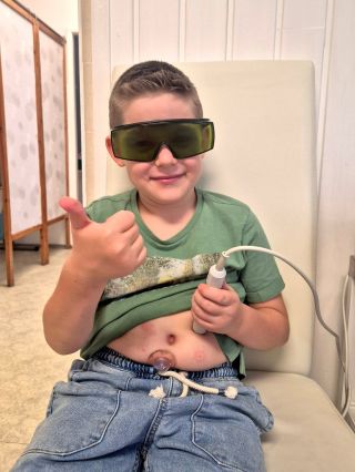 Rány po senzorech a setech k Diabetu 1. typu, bohužel, prostě patří. 💉🩹 Místa ošetřujeme pravidelně – hlavně proto, že...